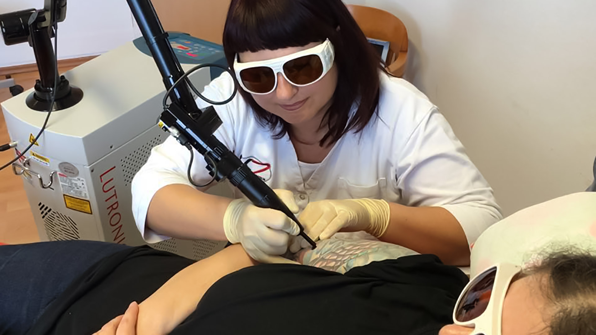 LKZ Lasertattoo Entfernung Behandlung